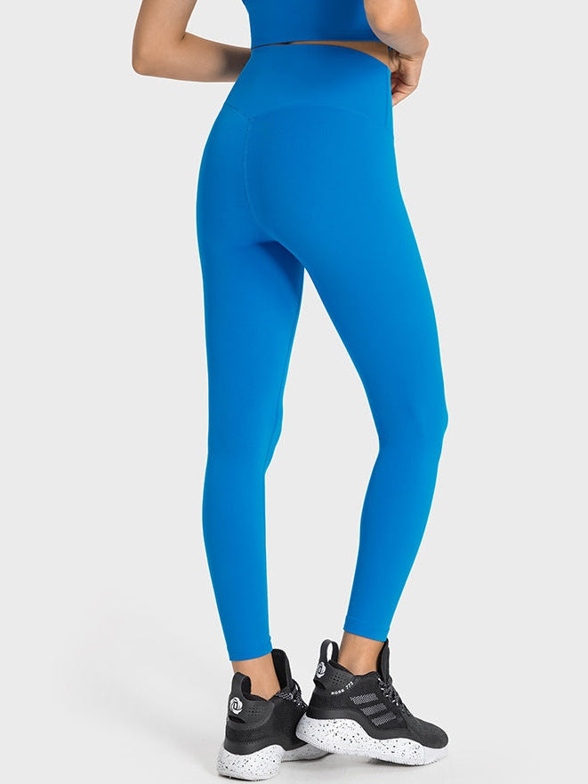 بنطال ضيق بخصر عالٍ وملمس عاري