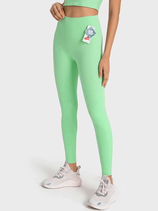 بنطال ضيق بخصر عالٍ وملمس عاري