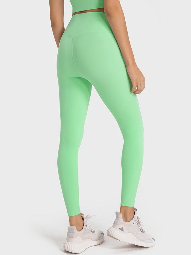 بنطال ضيق بخصر عالٍ وملمس عاري