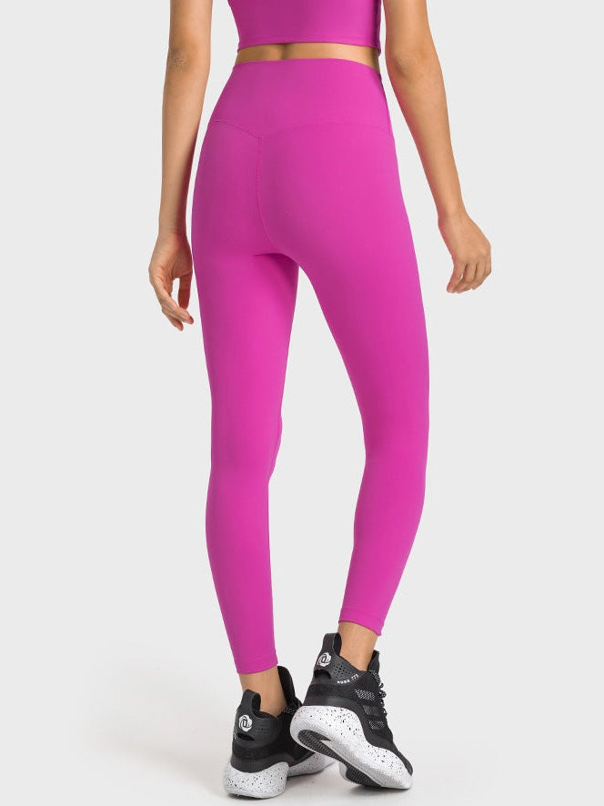 بنطال ضيق بخصر عالٍ وملمس عاري