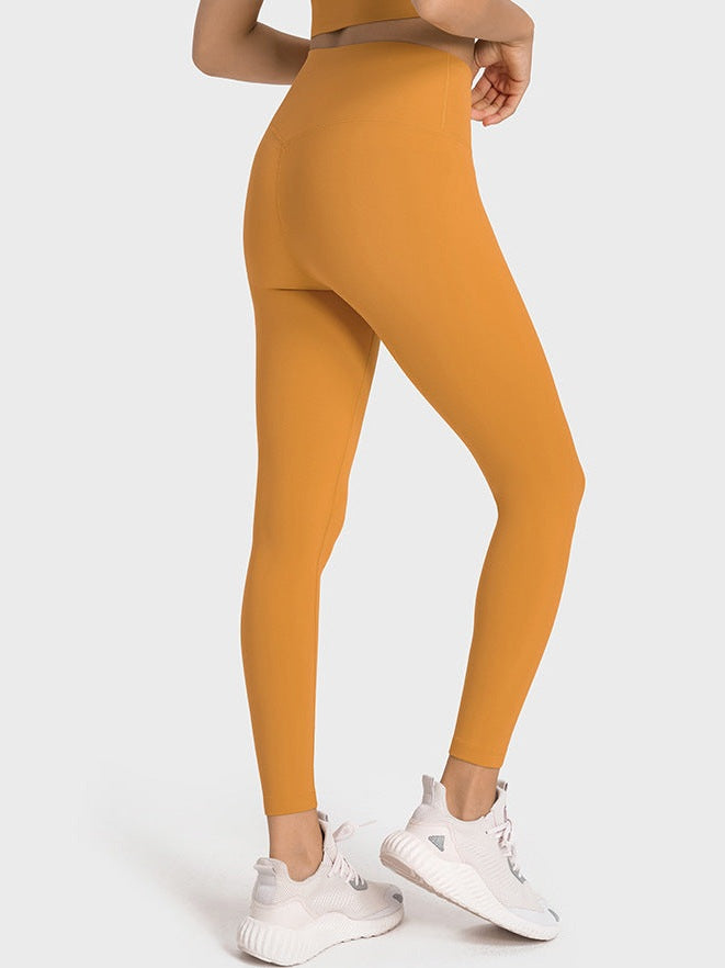 بنطال ضيق بخصر عالٍ وملمس عاري