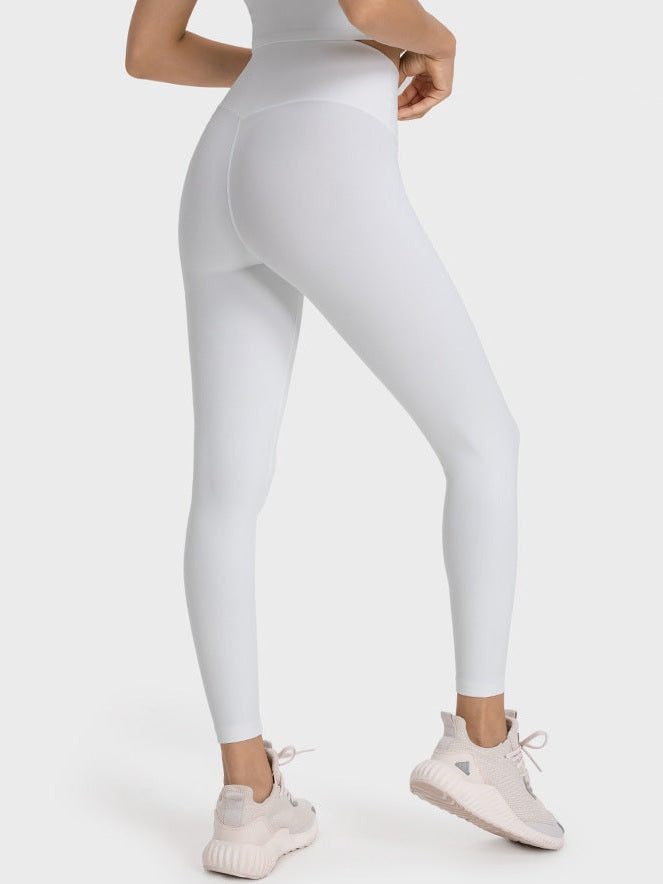 بنطال ضيق بخصر عالٍ وملمس عاري