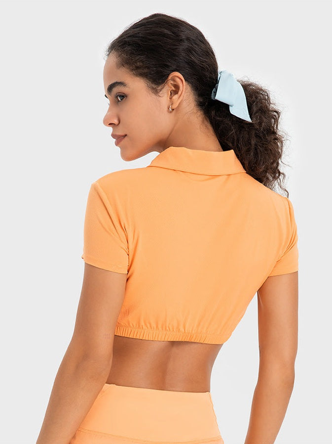 قميص بولو مع وسادة صدر