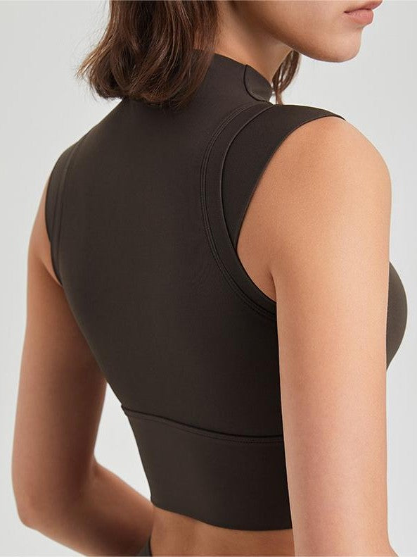 Kurzes Tanktop mit hohem Kragen