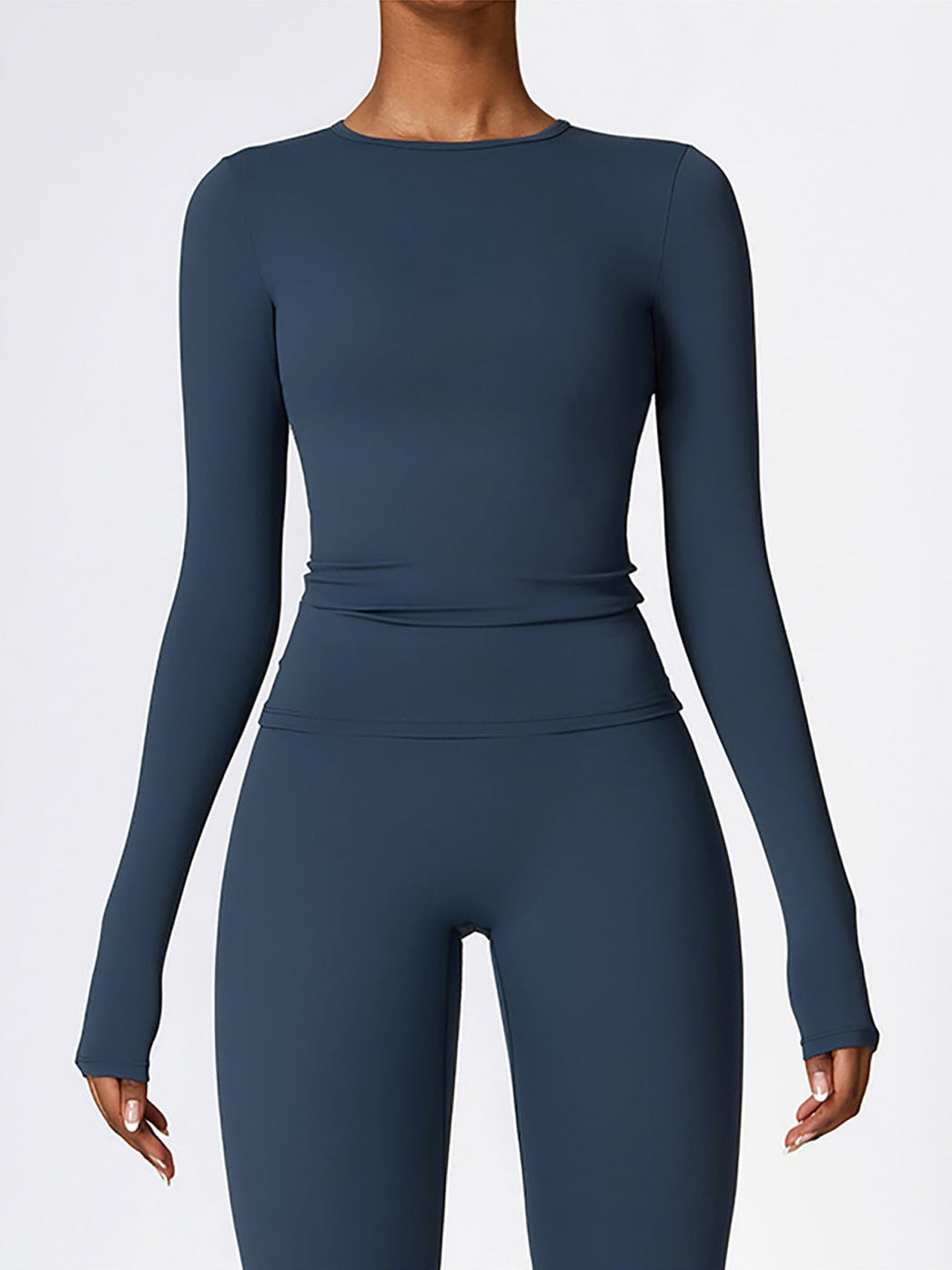 بلوزة فاخرة بأكمام طويلة