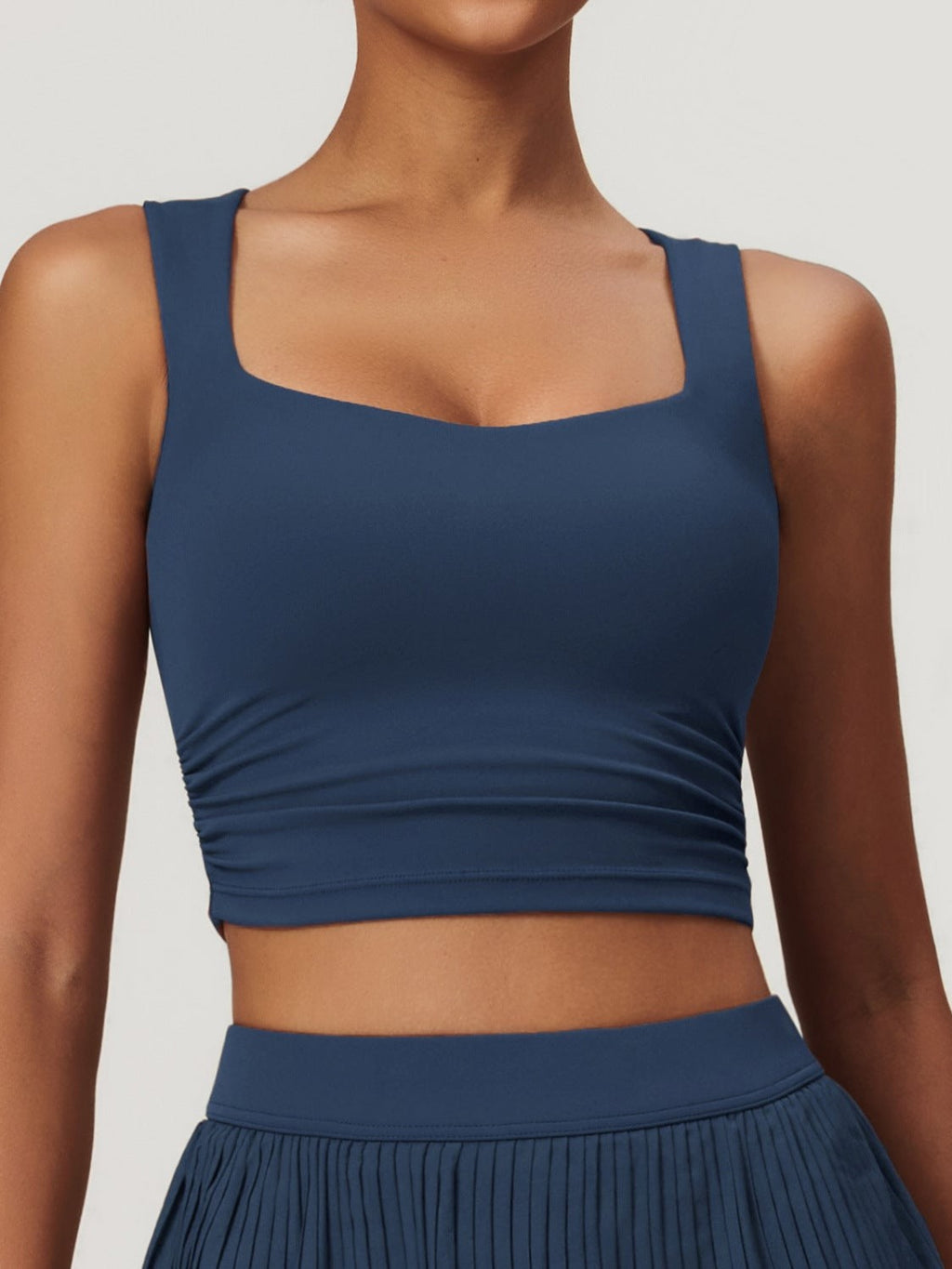 خزان قصير من Sollinarry ذو ظهر مكشكش