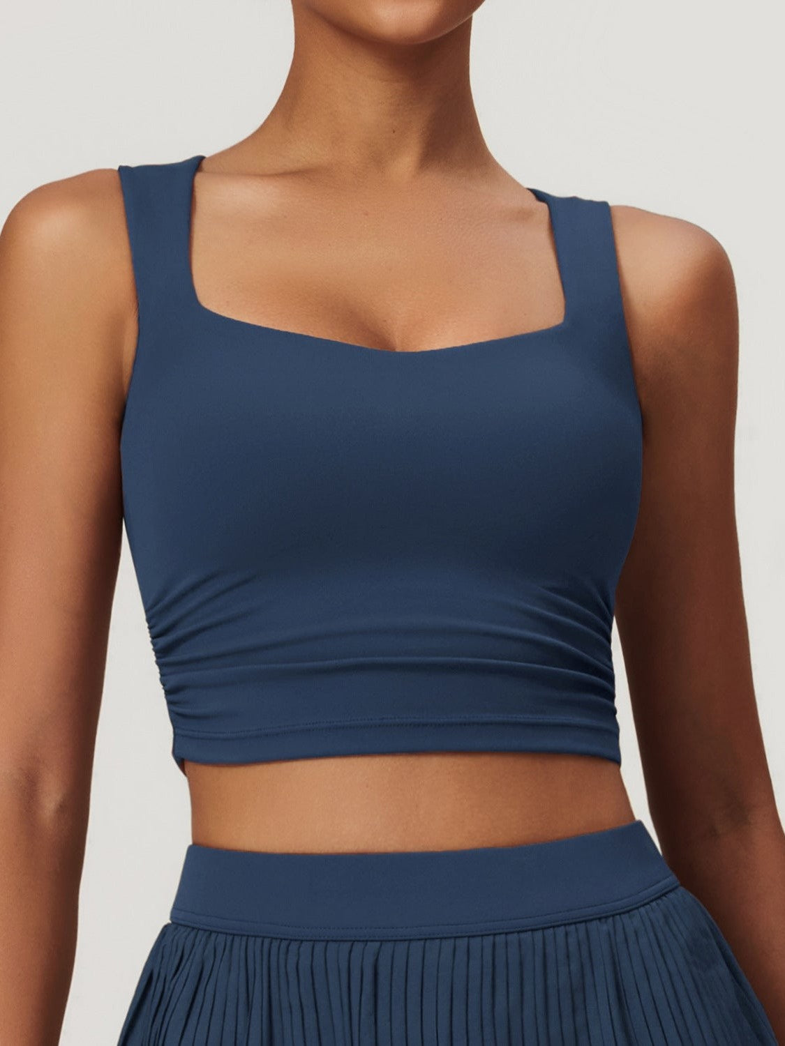 خزان قصير من Sollinarry ذو ظهر مكشكش