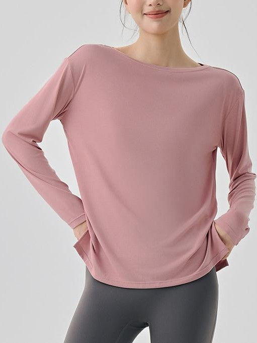 بلوزة بأكمام طويلة وحاشية مشقوقة