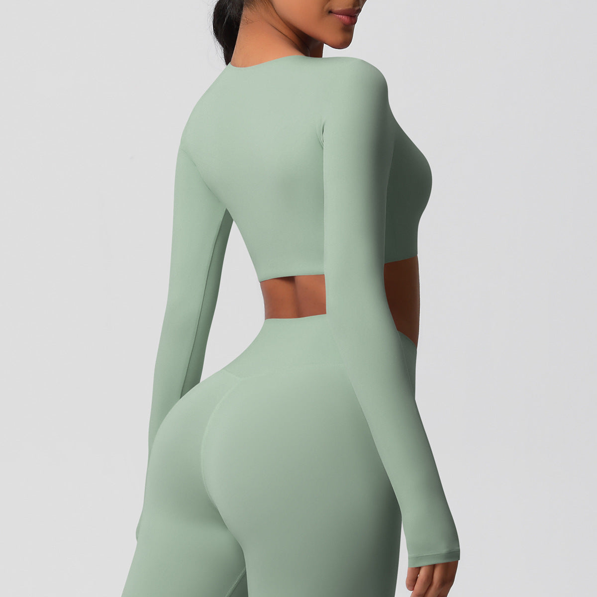 بلوزة شتوية بأكمام طويلة مع وسادة صدر