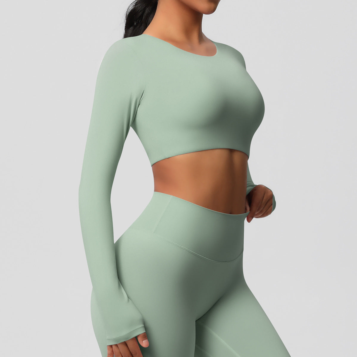 بلوزة شتوية بأكمام طويلة مع وسادة صدر