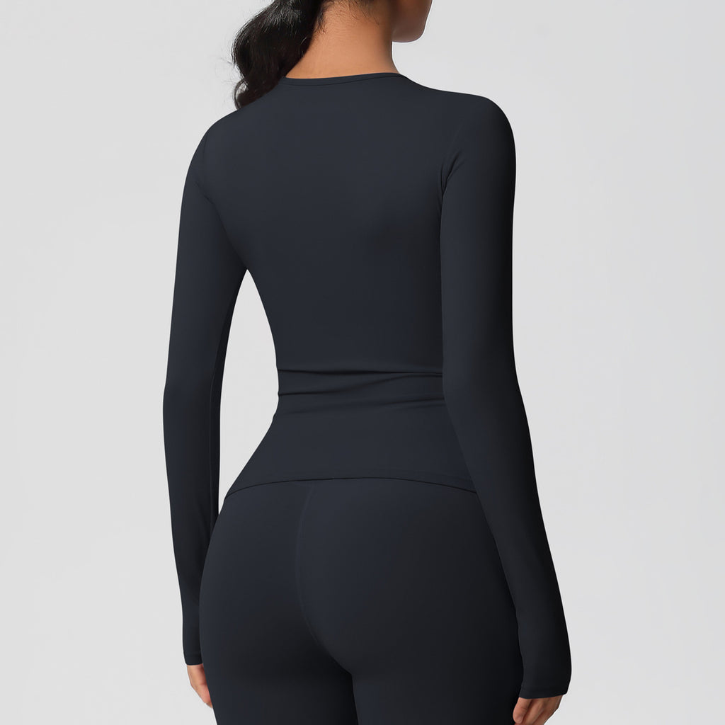 قميص بأكمام طويلة