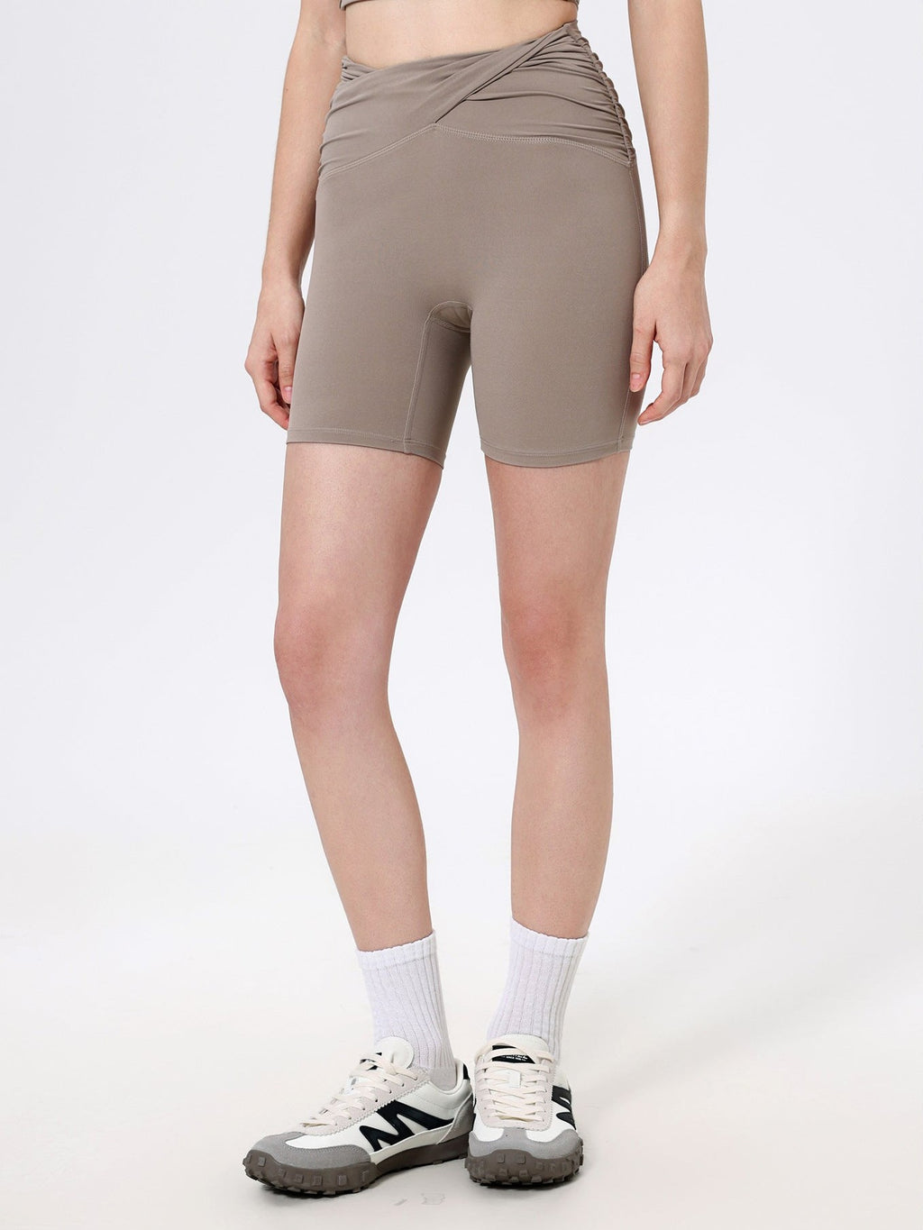 Geraffte Yoga-Shorts