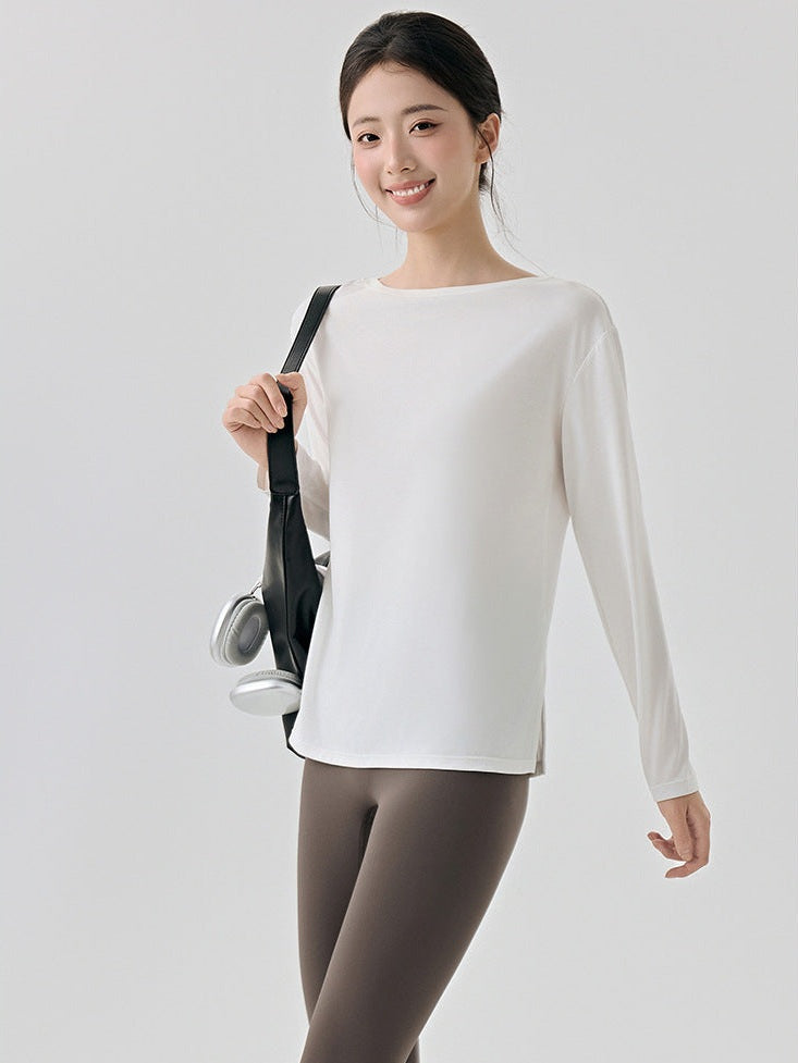 بلوزة بأكمام طويلة وحاشية مشقوقة