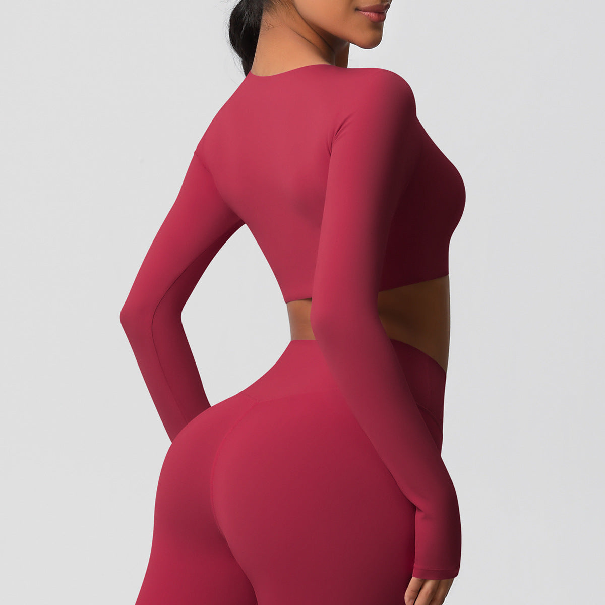 بلوزة شتوية بأكمام طويلة مع وسادة صدر