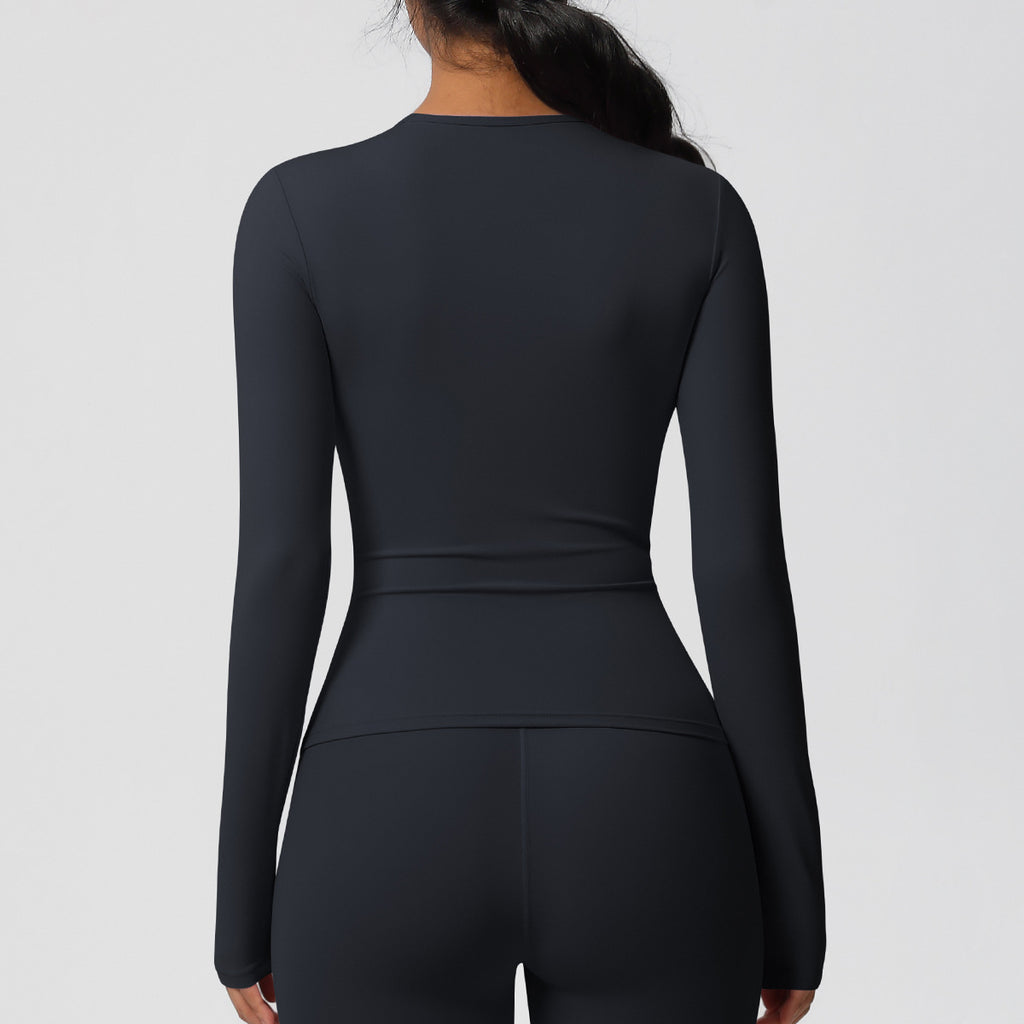 قميص بأكمام طويلة