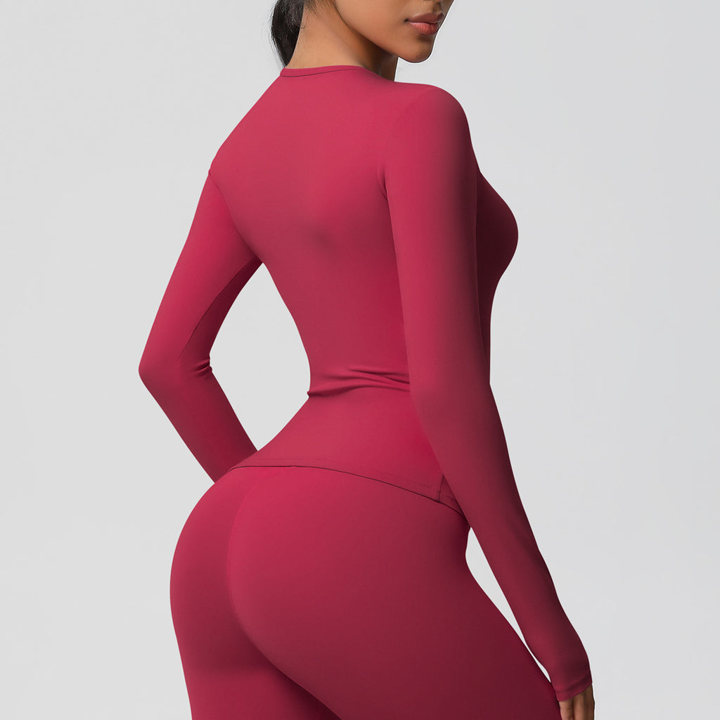 قميص بأكمام طويلة