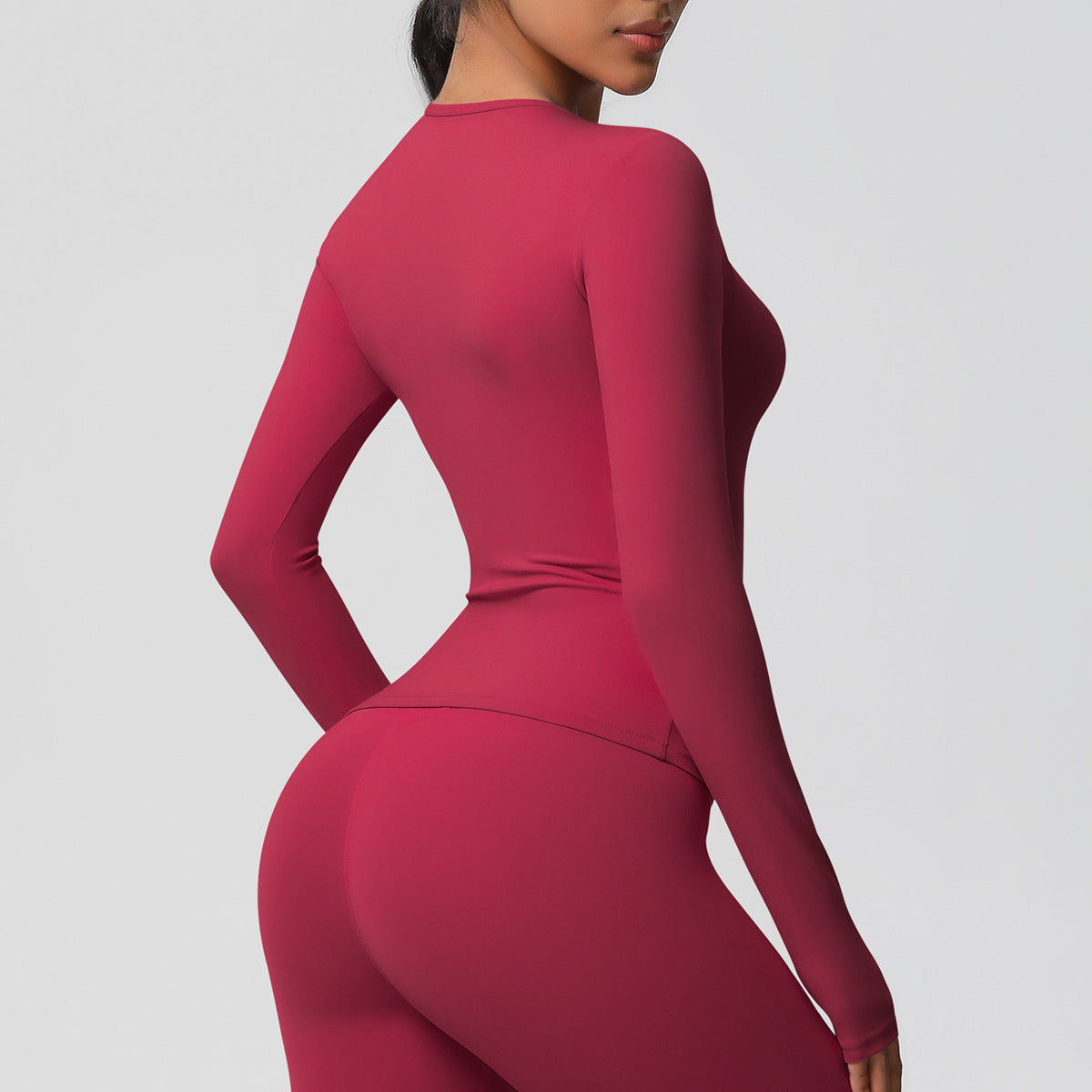 قميص بأكمام طويلة