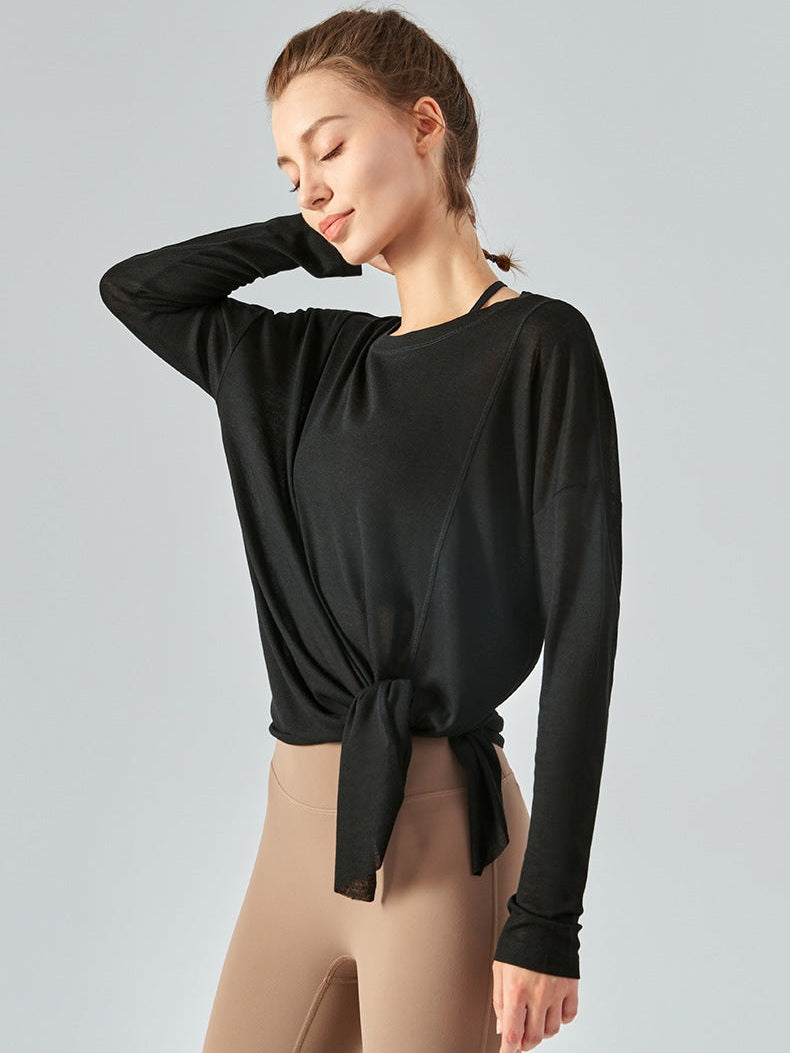 بلوزة معقودة بأكمام طويلة