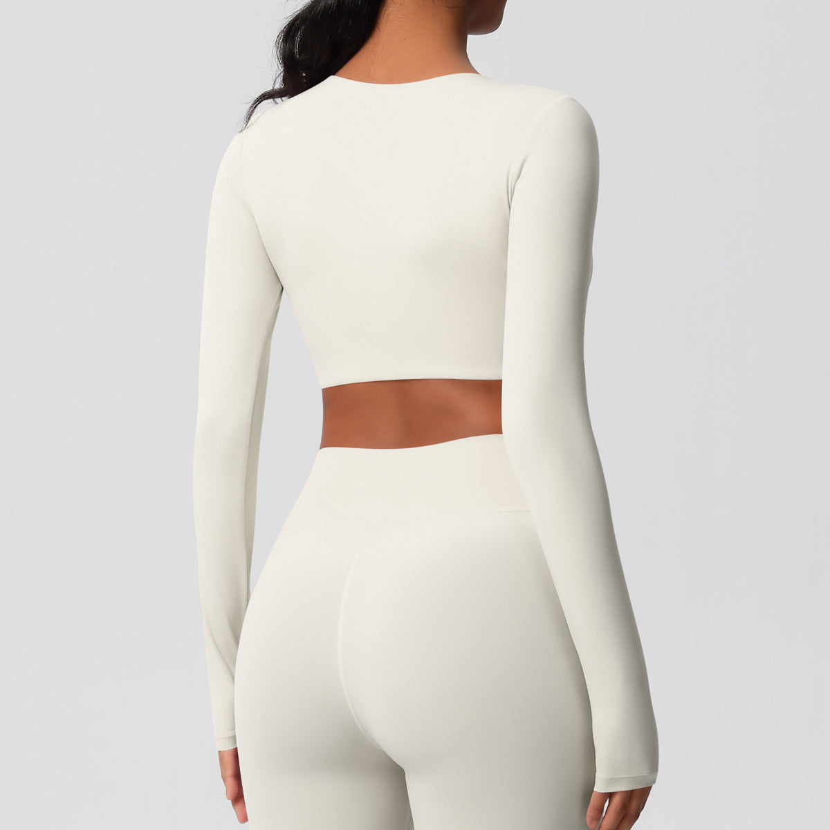 بلوزة شتوية بأكمام طويلة مع وسادة صدر