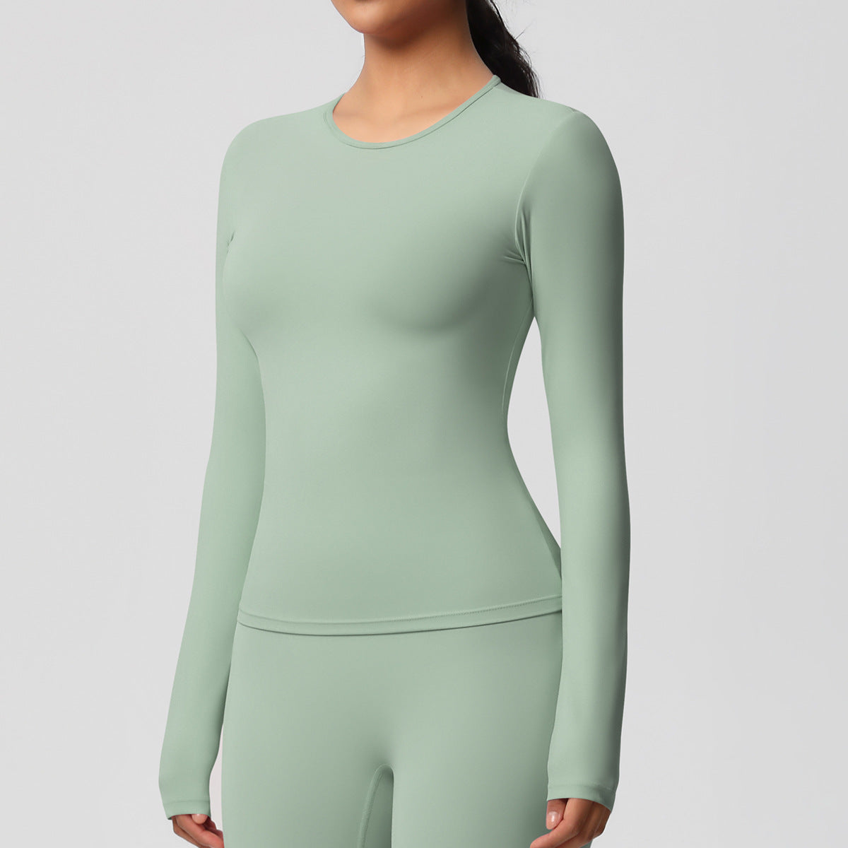 قميص بأكمام طويلة