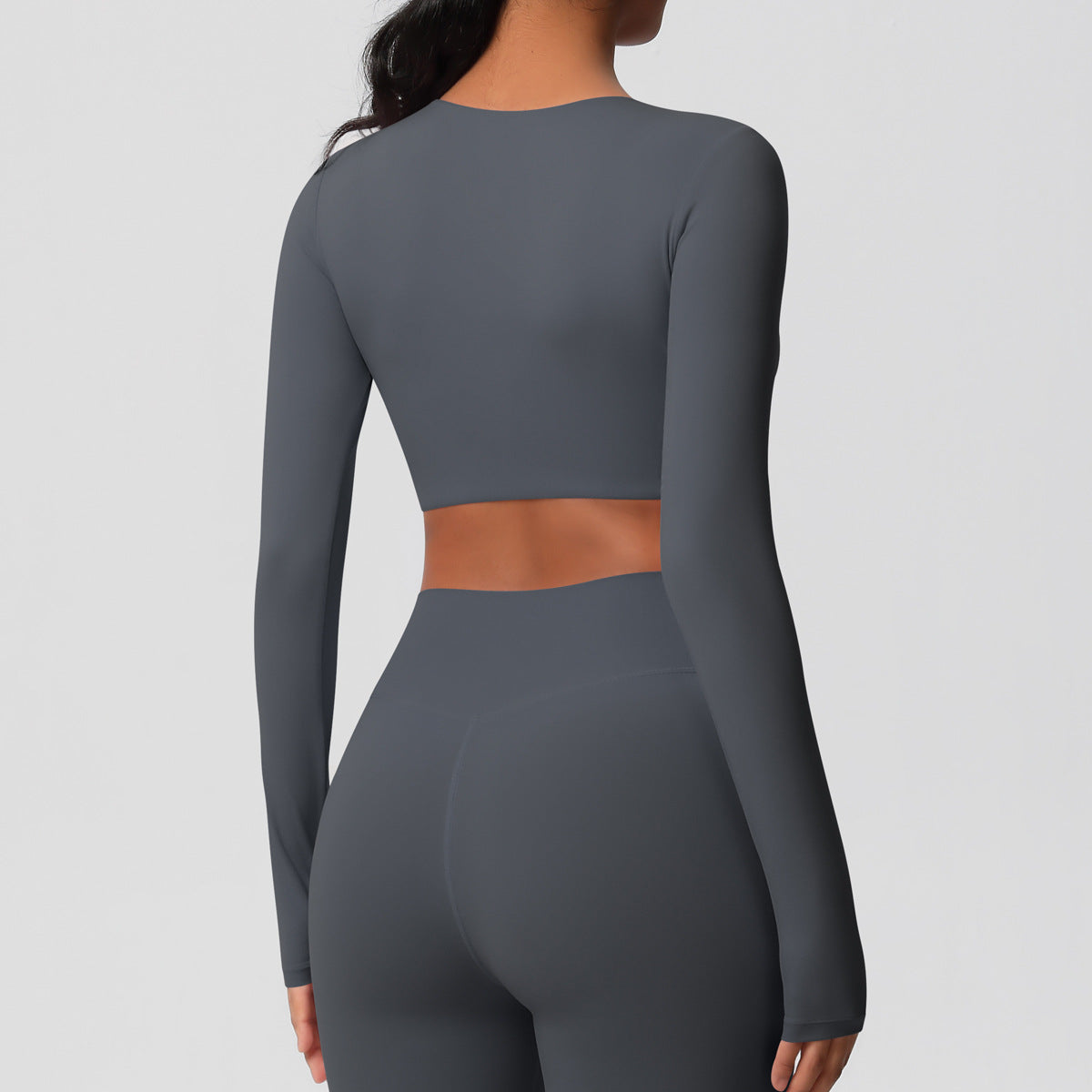 بلوزة شتوية بأكمام طويلة مع وسادة صدر