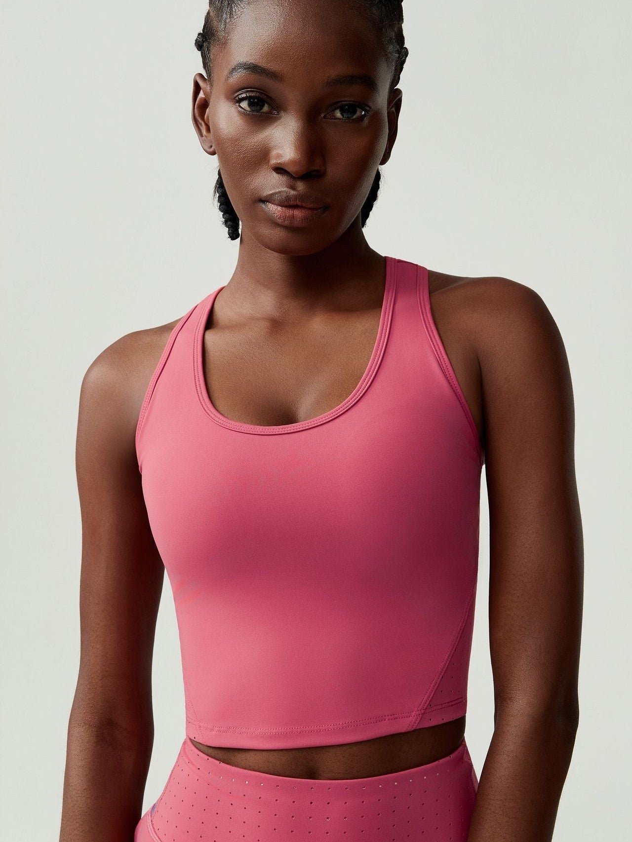 قميص داخلي مزود بوسادة صدر