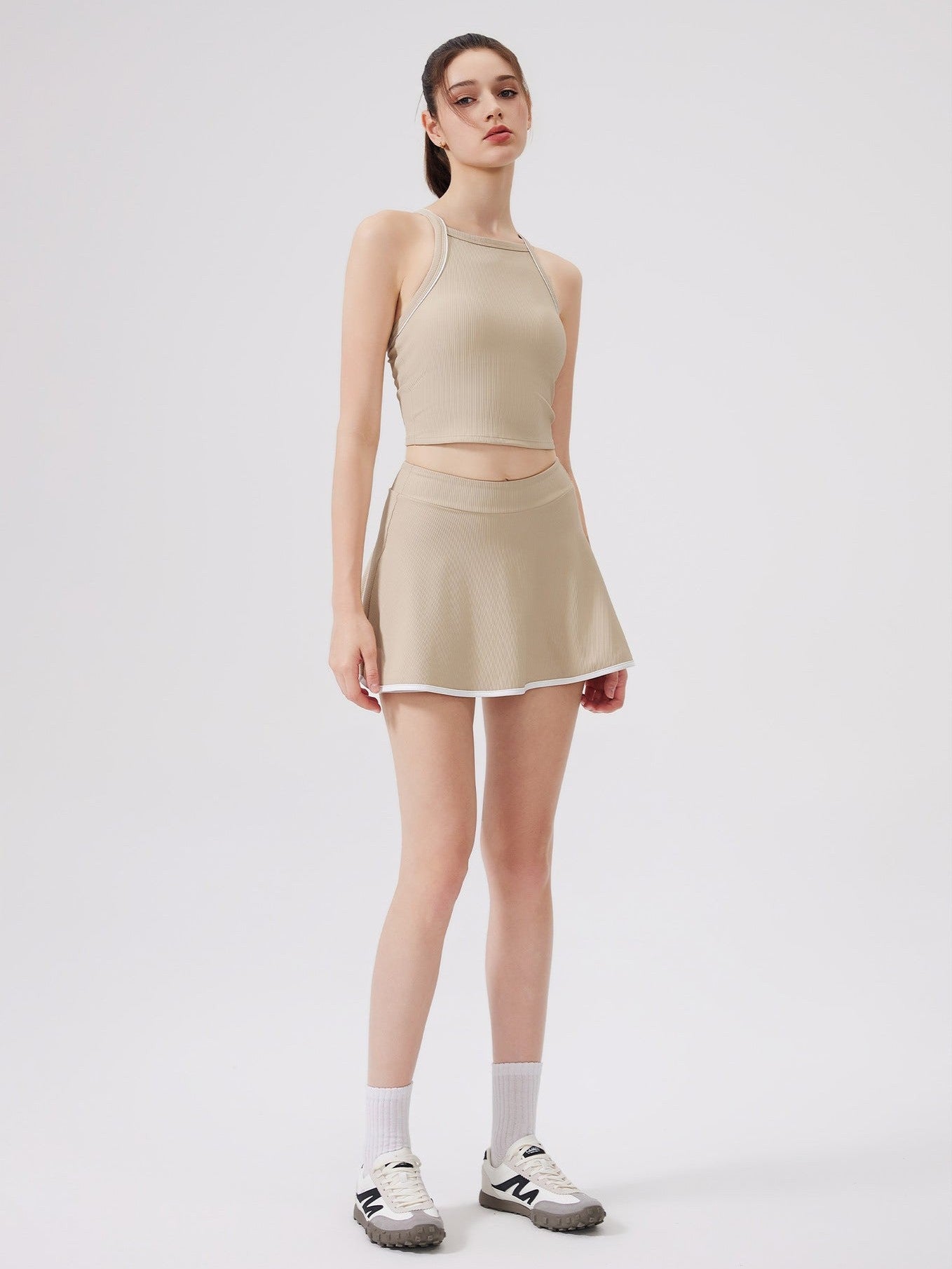 تانك توب بدون أكمام بفتحة رقبة على شكل هالتر