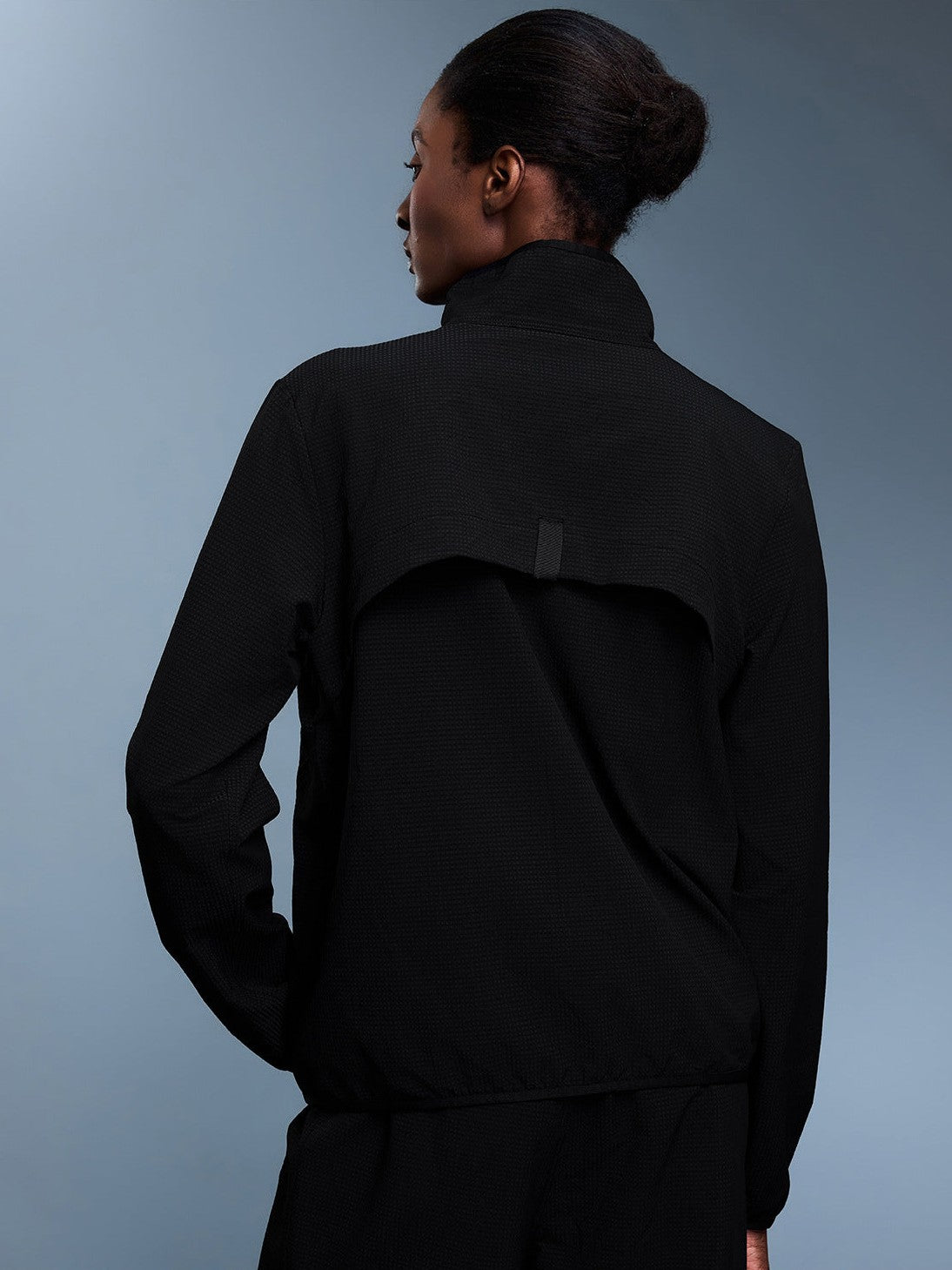 سترة خارجية خفيفة الوزن ومقاومة للماء