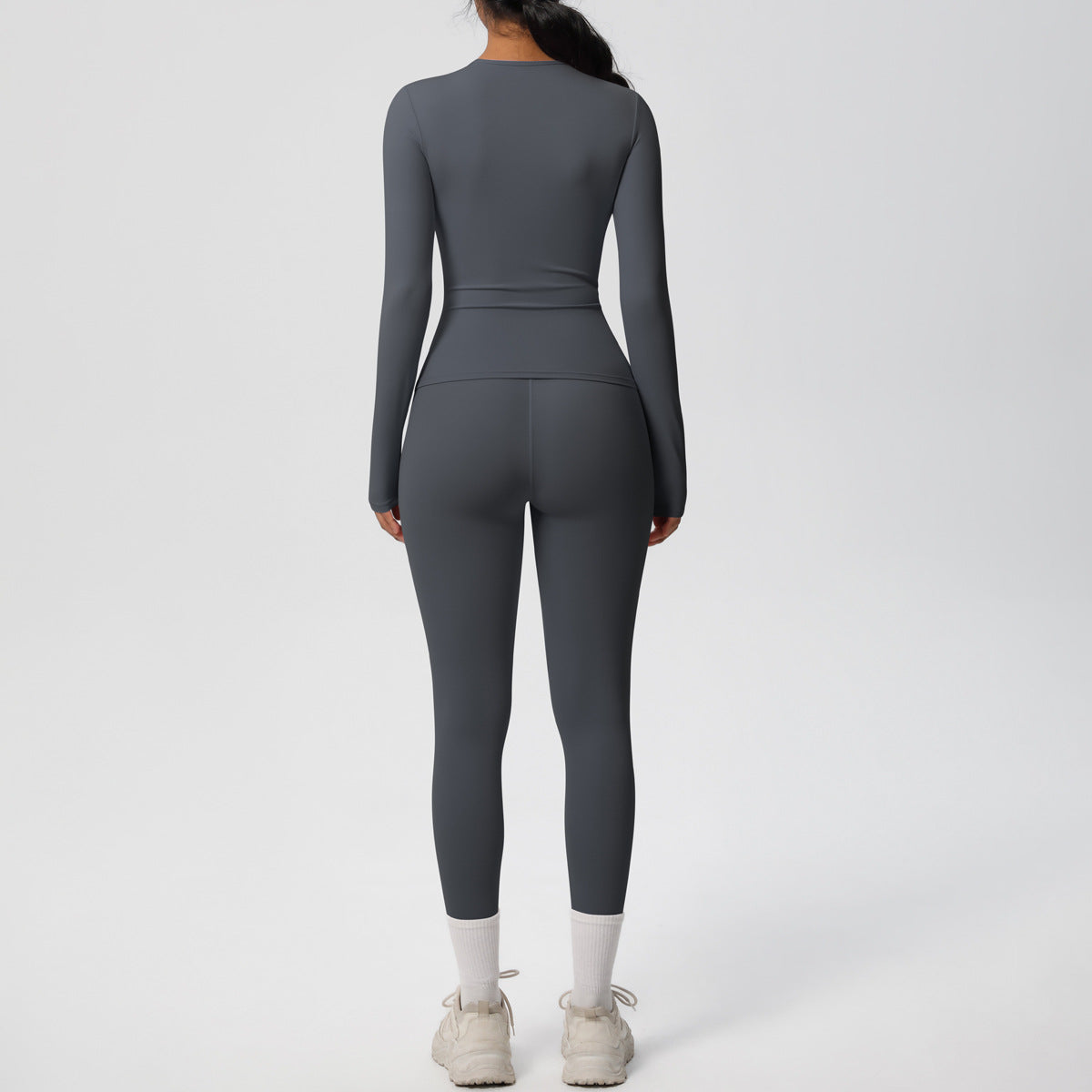 طقم يوغا بأكمام طويلة