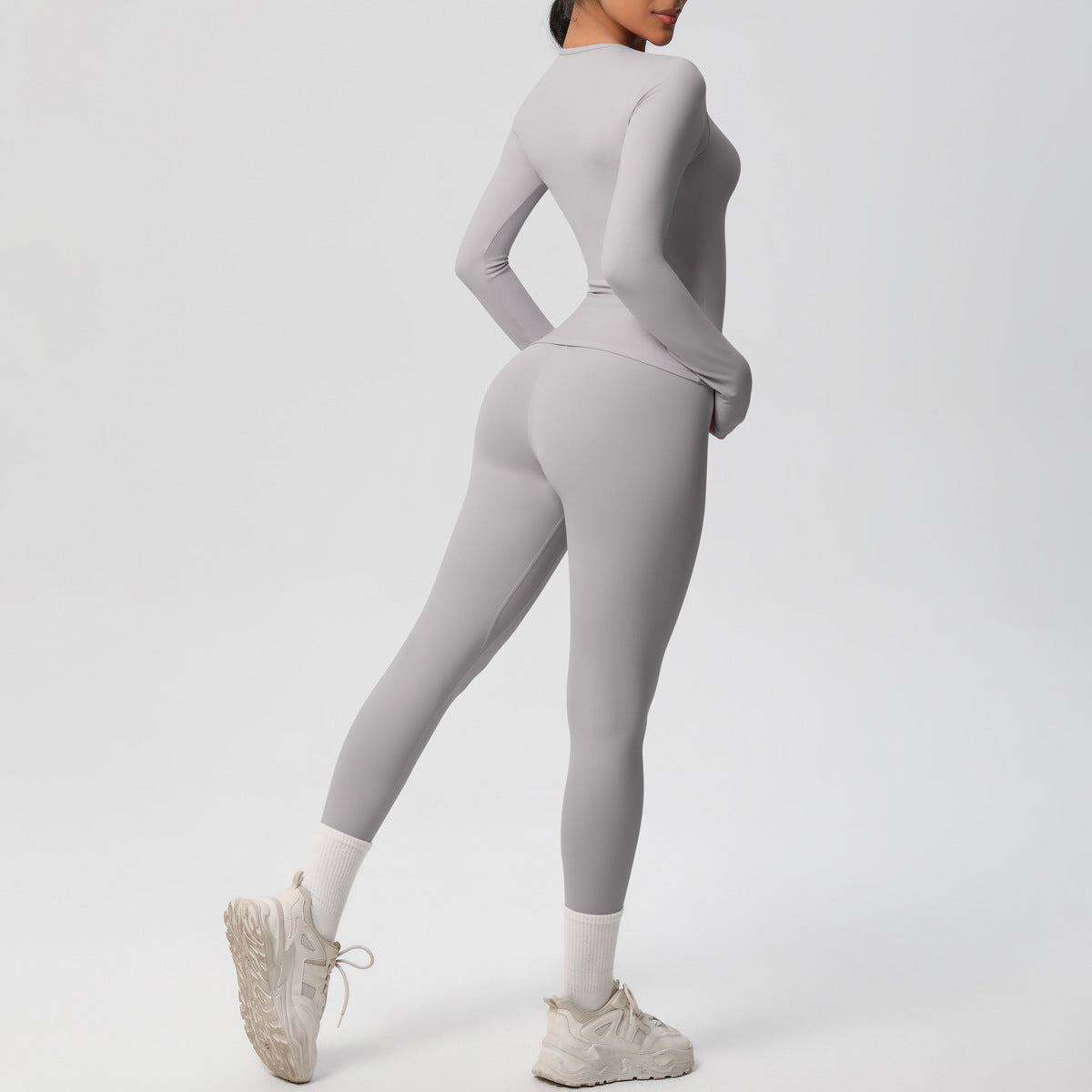 طقم يوغا بأكمام طويلة