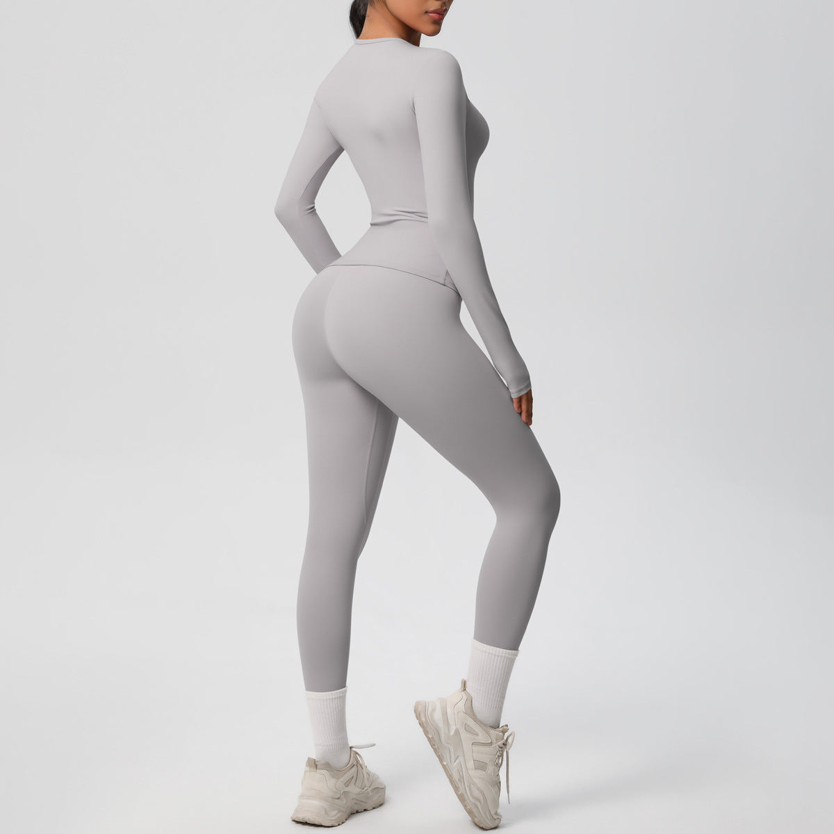 طقم يوغا بأكمام طويلة