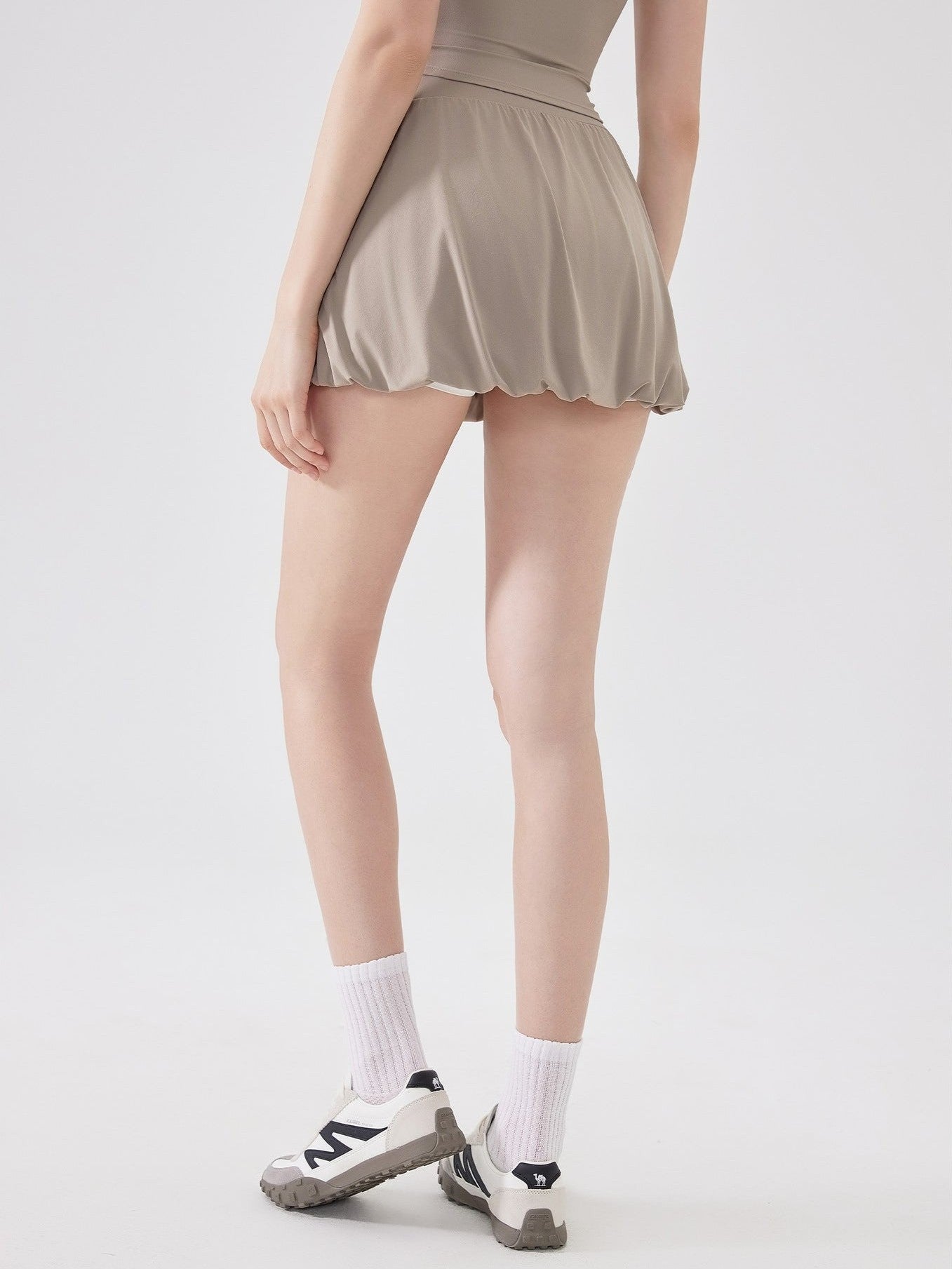 تنورة تنس بجيوب عالية الخصر