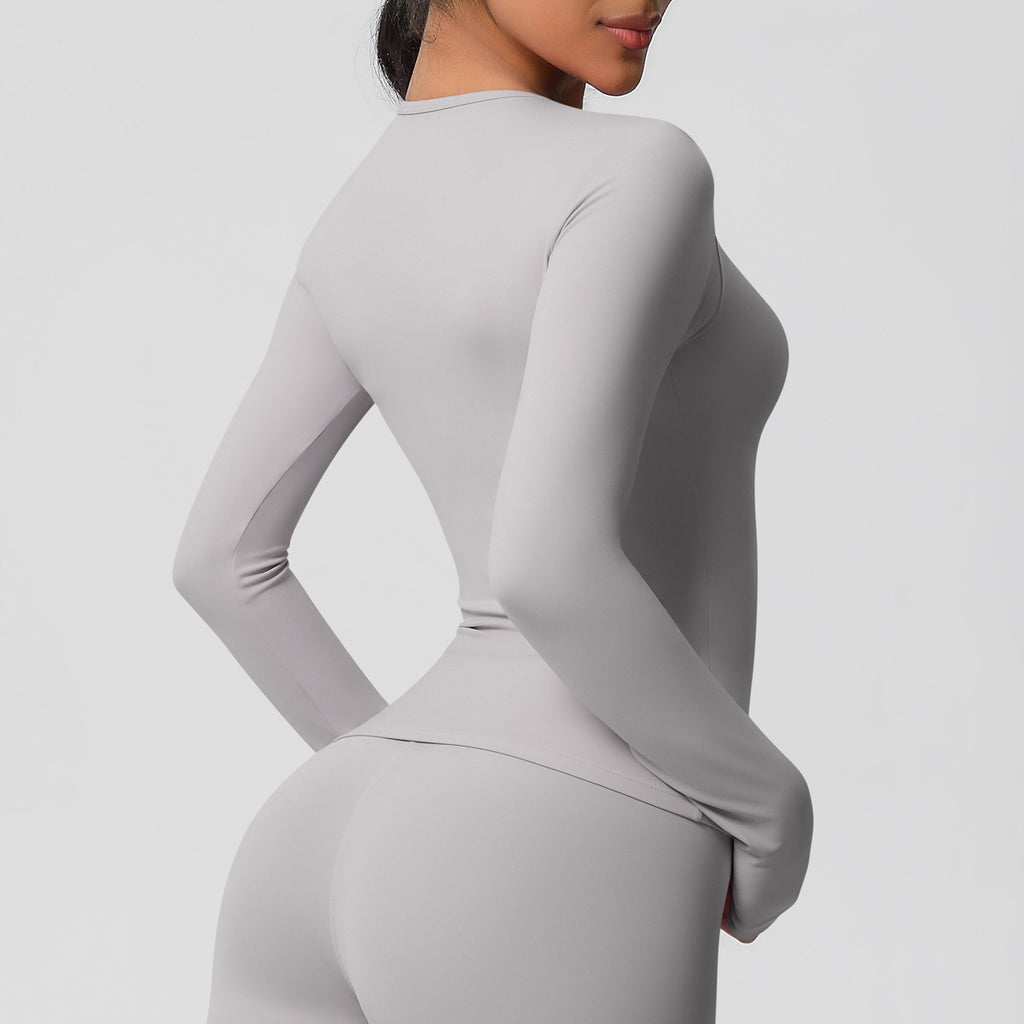 قميص بأكمام طويلة