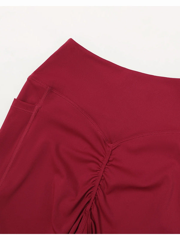 بنطلون عالي الخصر وواسع من الأسفل