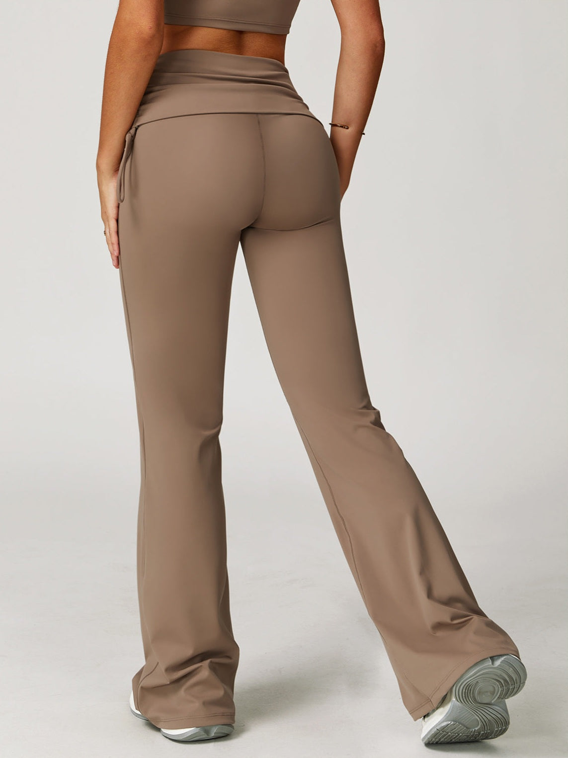 بنطلون واسع بخصر مرتفع