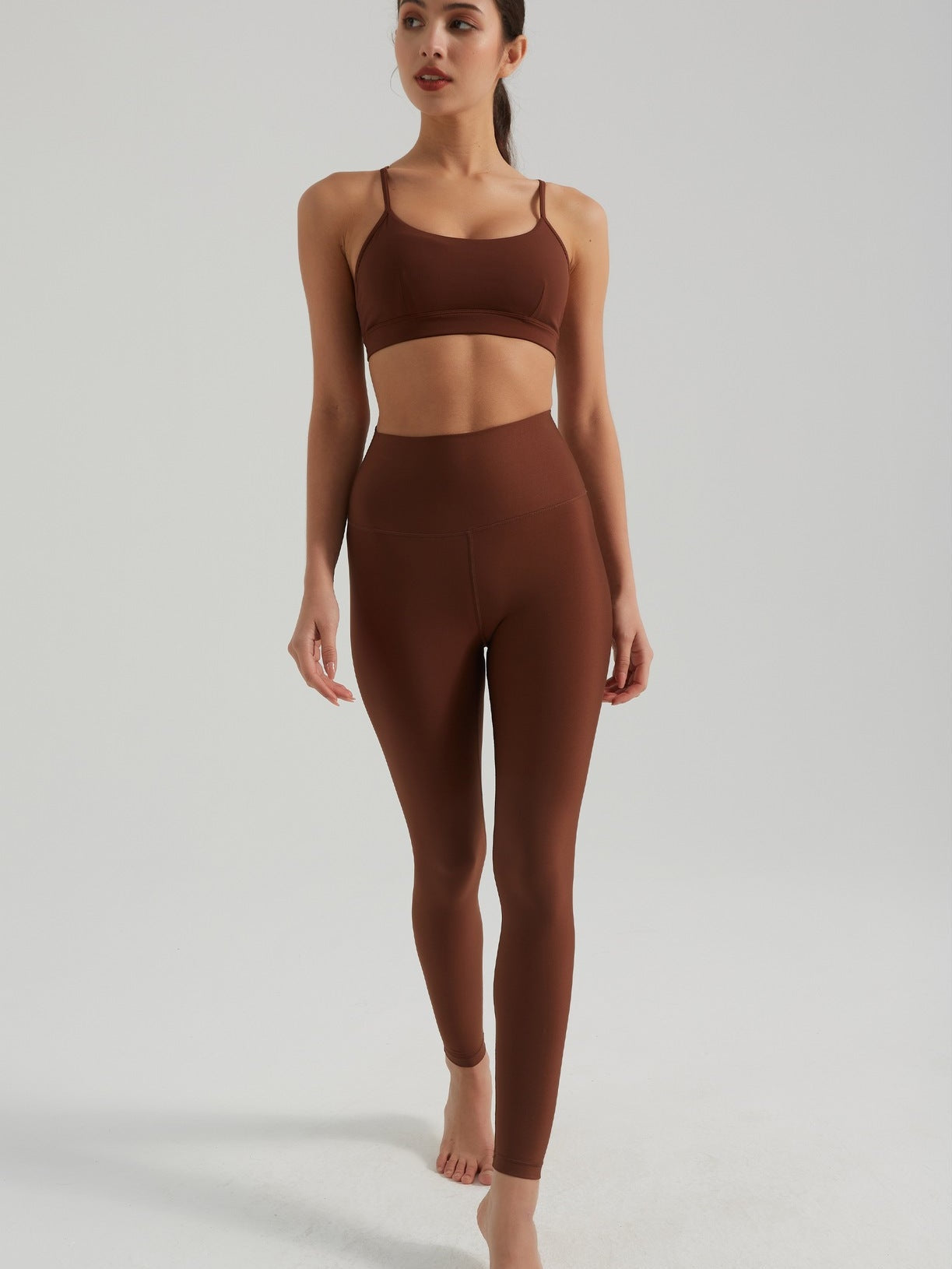 طقم يوغا بفتحات متقاطعة