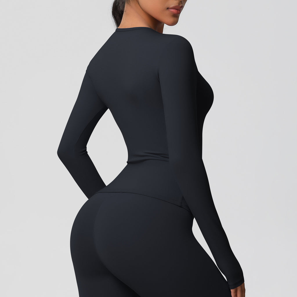 قميص بأكمام طويلة