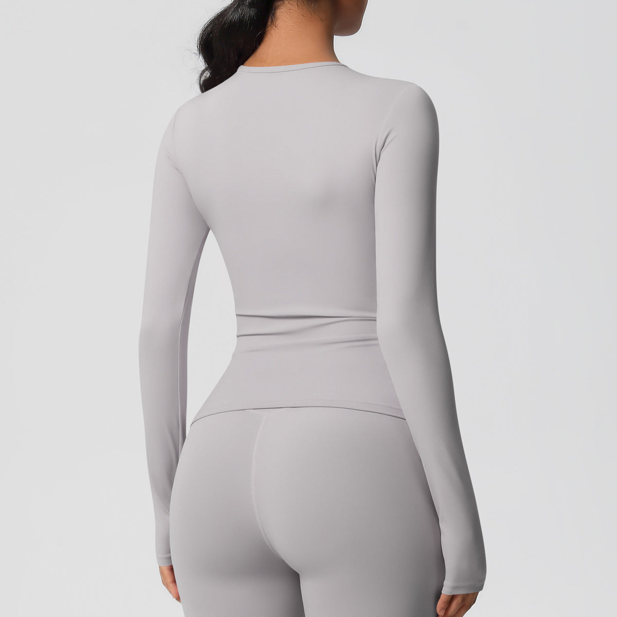 قميص بأكمام طويلة