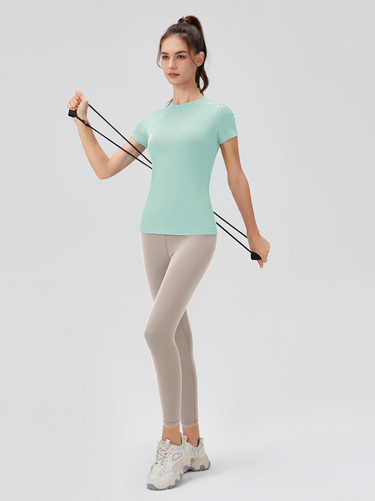 تي شيرت يوجا بقصّة Slim Fit