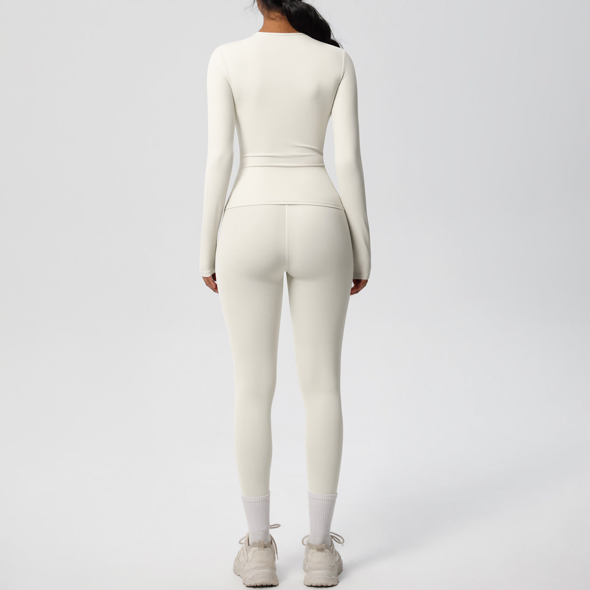 طقم يوغا بأكمام طويلة