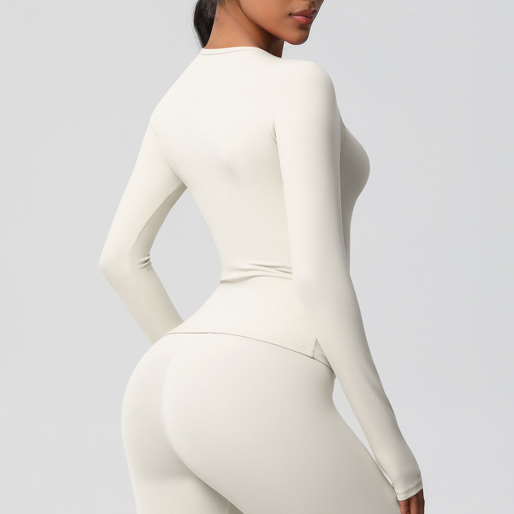 قميص بأكمام طويلة