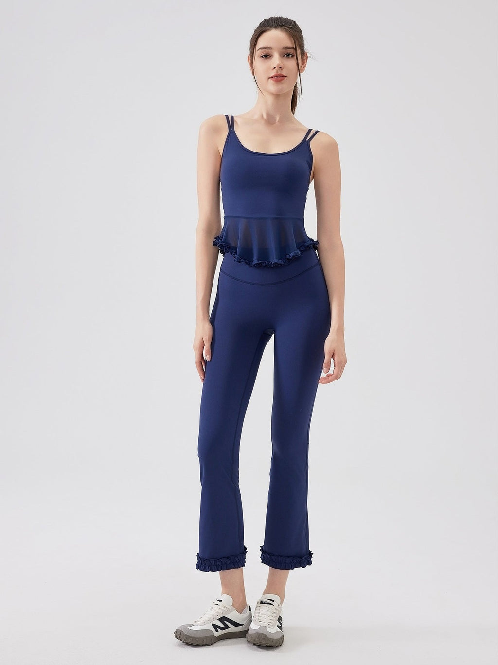 قميص يوغا بدون أكمام بظهر دانتيل