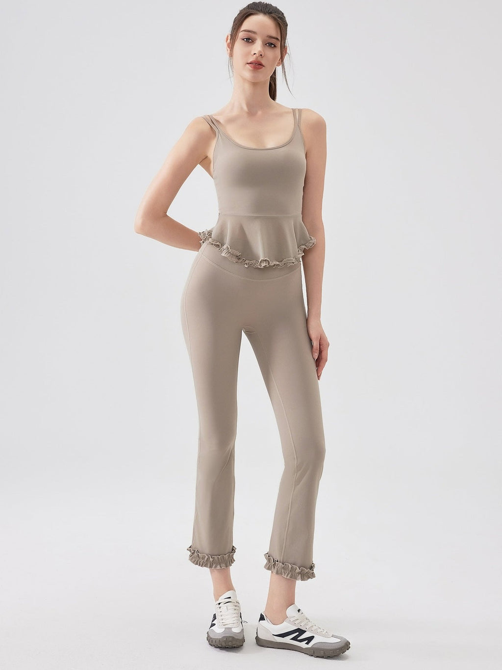 قميص يوغا بدون أكمام بظهر دانتيل