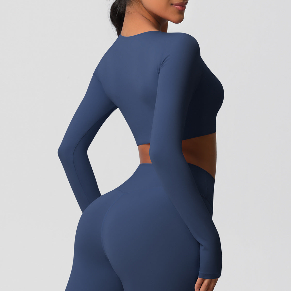 بلوزة شتوية بأكمام طويلة مع وسادة صدر