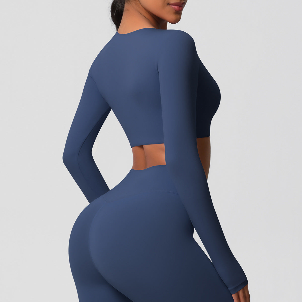 بلوزة شتوية بأكمام طويلة مع وسادة صدر