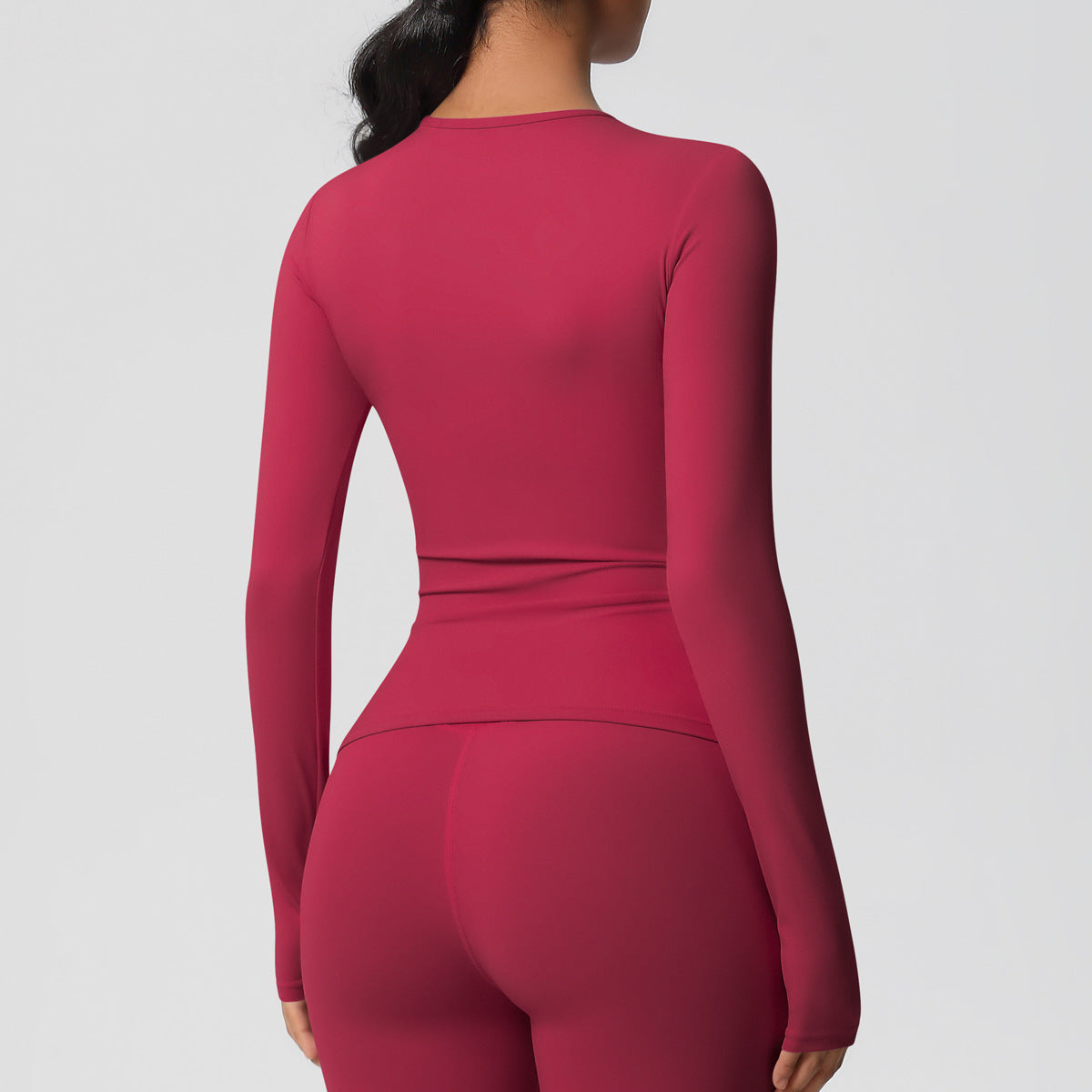 قميص بأكمام طويلة