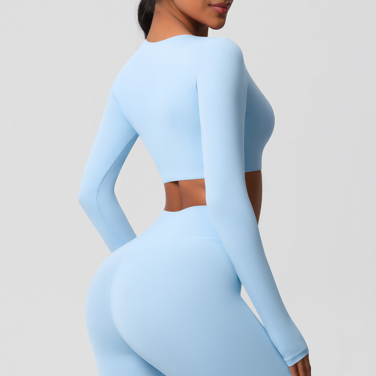 بلوزة شتوية بأكمام طويلة مع وسادة صدر