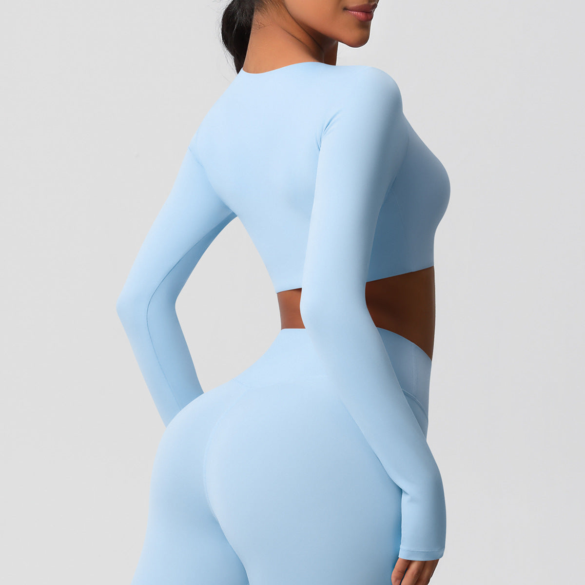 بلوزة شتوية بأكمام طويلة مع وسادة صدر