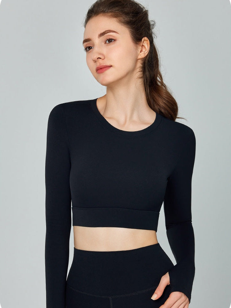 تي شيرت قصير بأكمام طويلة وظهر مكشوف