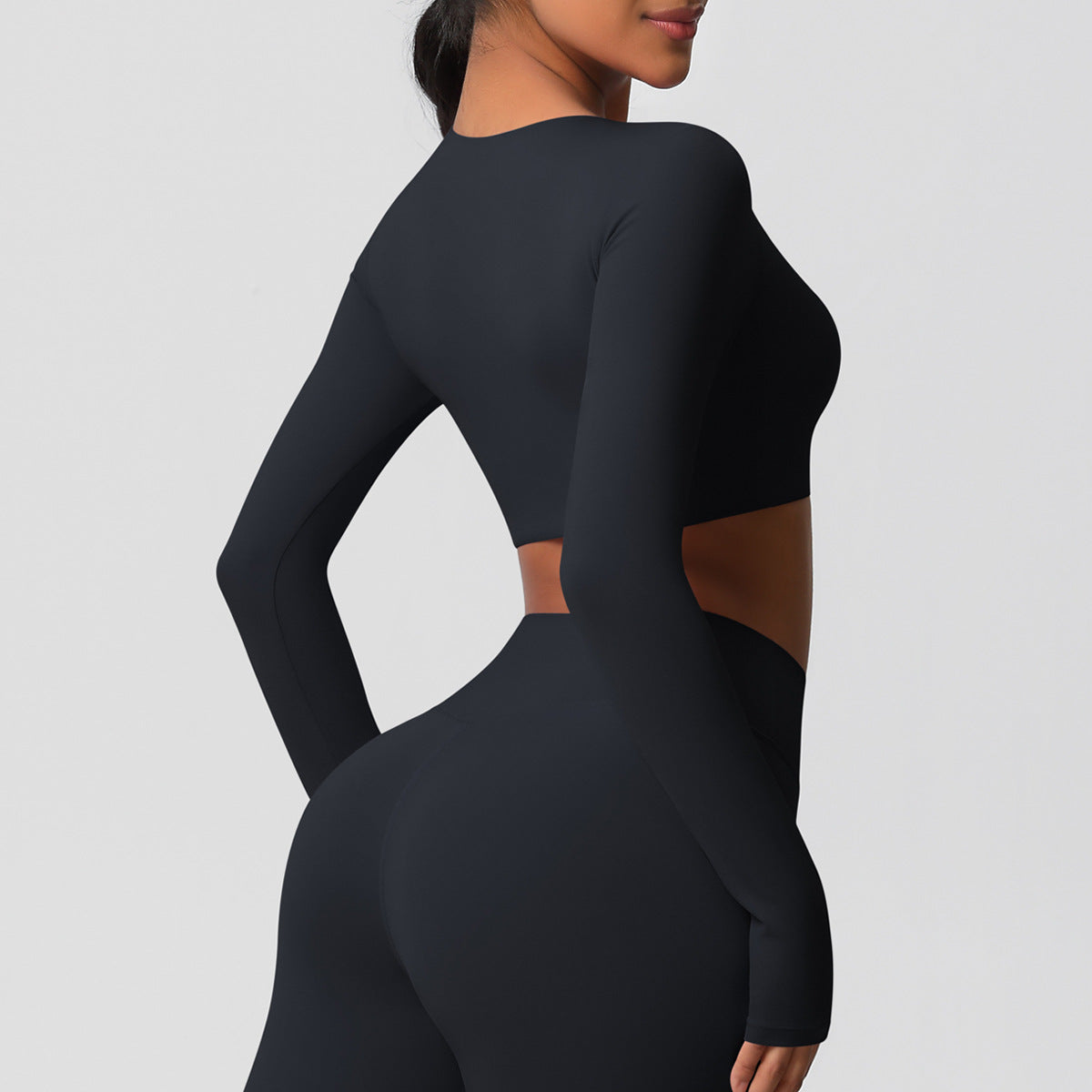 بلوزة شتوية بأكمام طويلة مع وسادة صدر